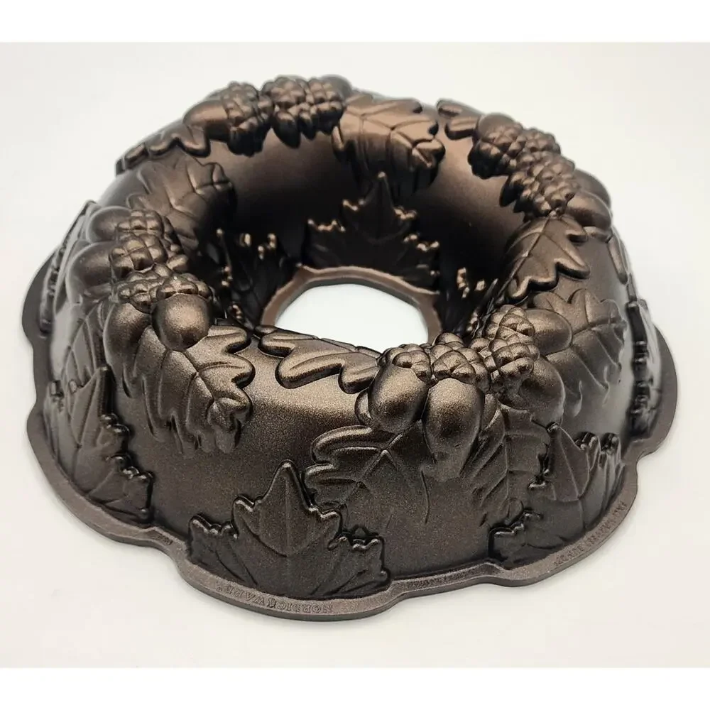 Nordic Ware Fall Harvest Autumn Wreath Bundt Cake Pan 10 Cup Non-Stick EUC
